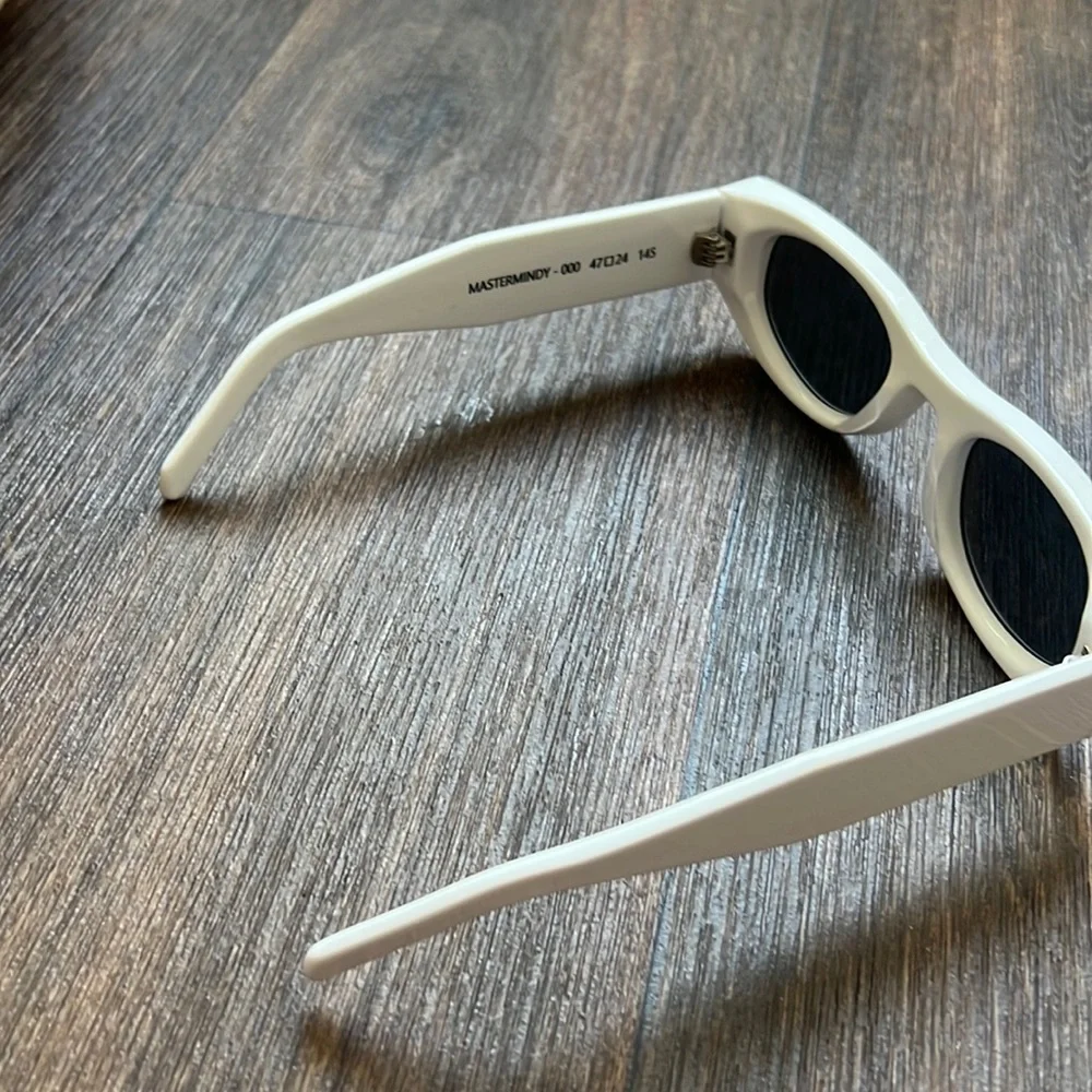 THIERRY LASRY 25mm can doesn’t